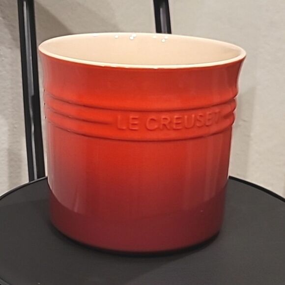 Le Creuset Stoneware Large 2 3/8 Quart Utensil Crock- Cerise - Picture 4 of 5